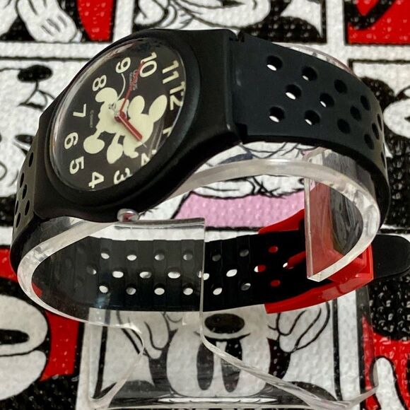 Vintage Disney X Lorus by Seiko Running Mickey Mouse Glow in the Dark Watch - Picture 7 of 16
